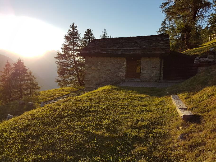 Profitez de la terasse et du soleil jusqu'à pas d'heure.