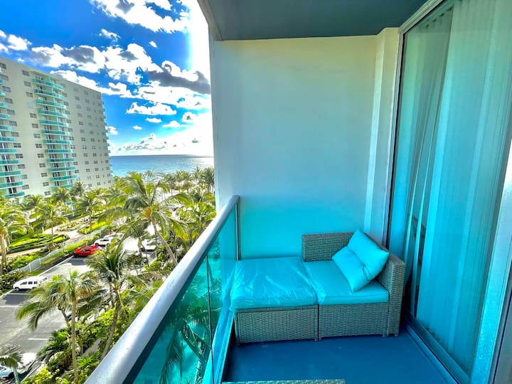 Luxury Condo With Ocean View - Hollywood Beach - Aventura, FL