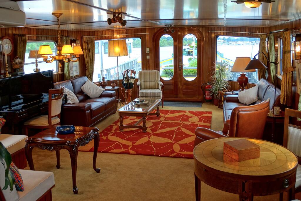 Lounge with upright piano