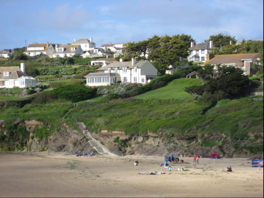 Here is the house with its incredible proximity to the beach!