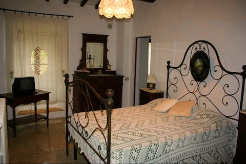 Double bedroom with private bathroom