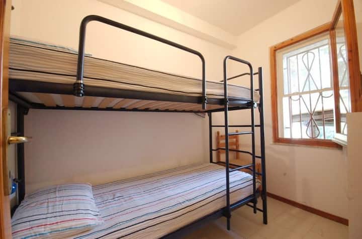 Për të hyrë në dhomë, një hap i vogël është 10 cm i gjatë.