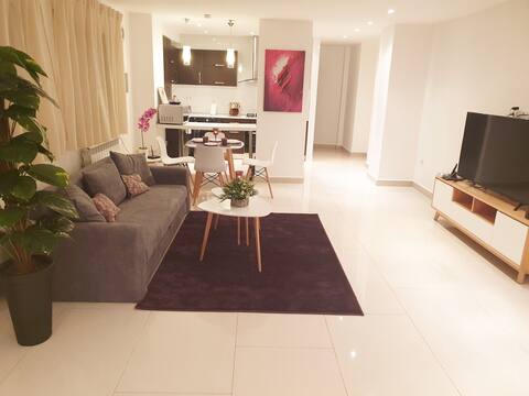 Modern and comfortable, fully equipped in Hydra