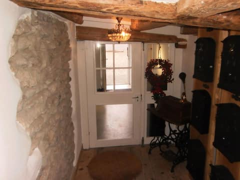 Top Airbnb: Deluxe 4 Zi Whg Old Town Münsternah in Freiburg Im Breisgau