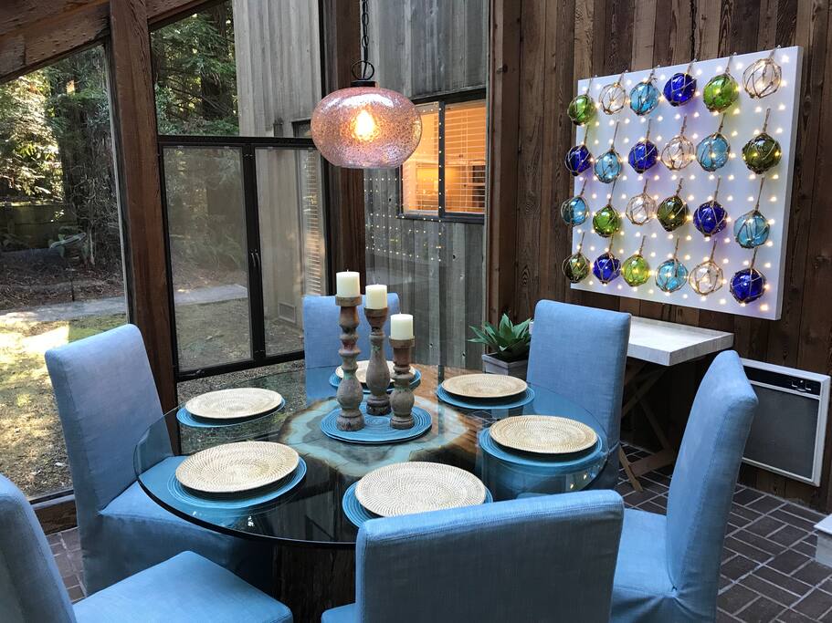 Enclosed outdoor dining room