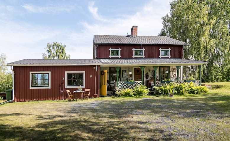 ret r 2045 och vrlden befinner sig p randen till kaotisk kollaps. Mnniskor har skt trygghet i en virtuell verklighet universumet OASIS som har skapats av Ready Player One 3D | Folkets Hus lvsbyn - Bowling, Bio