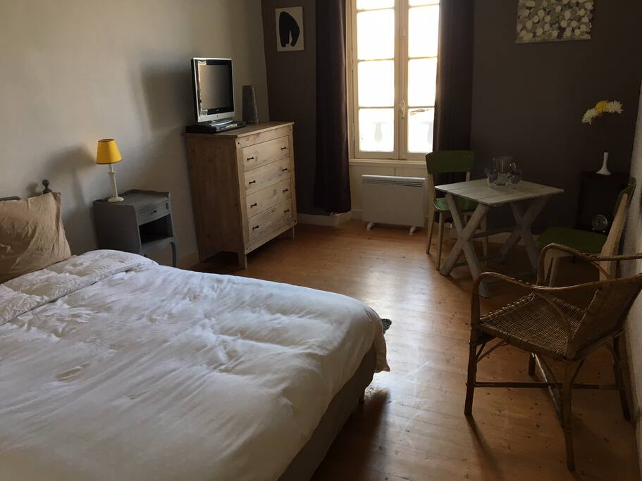 Chambre 1. Lit double.