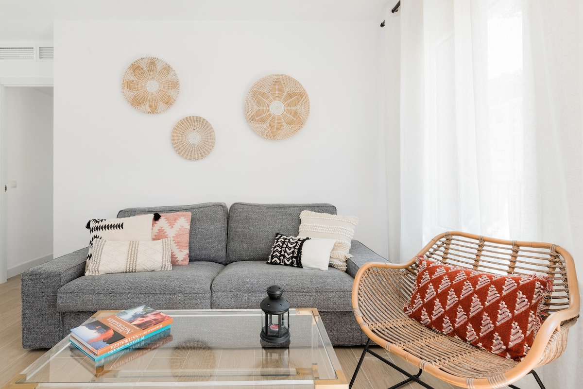 Top performing Airbnb: Renovated APT. Malaga Center + Parking | Alcazaba in La Victoria