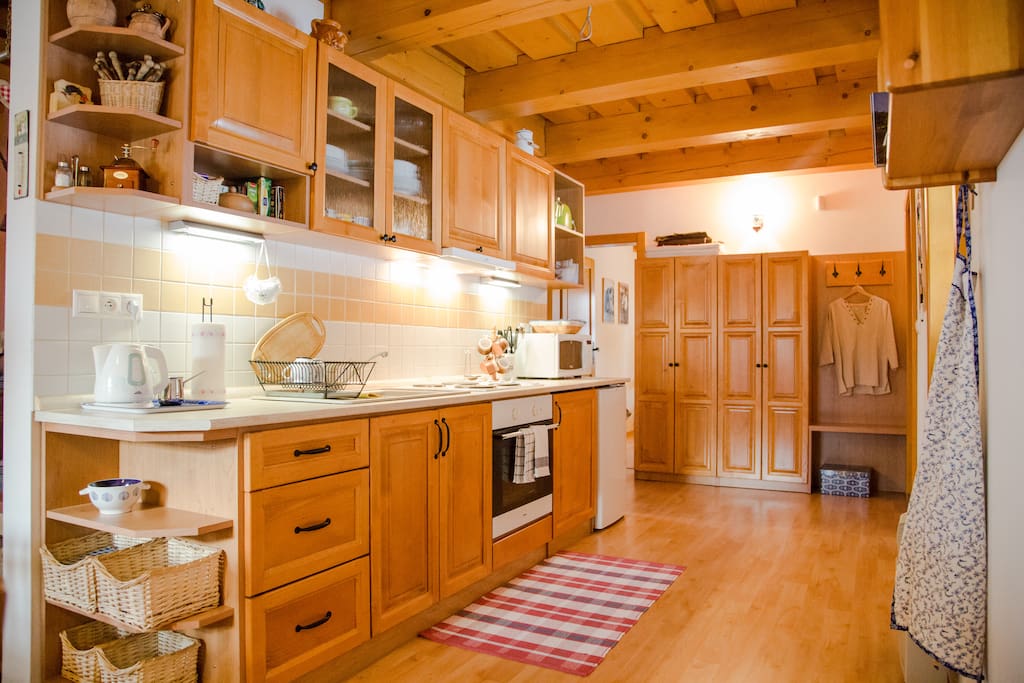 Fully equipped kitchen located in downstairs appartment