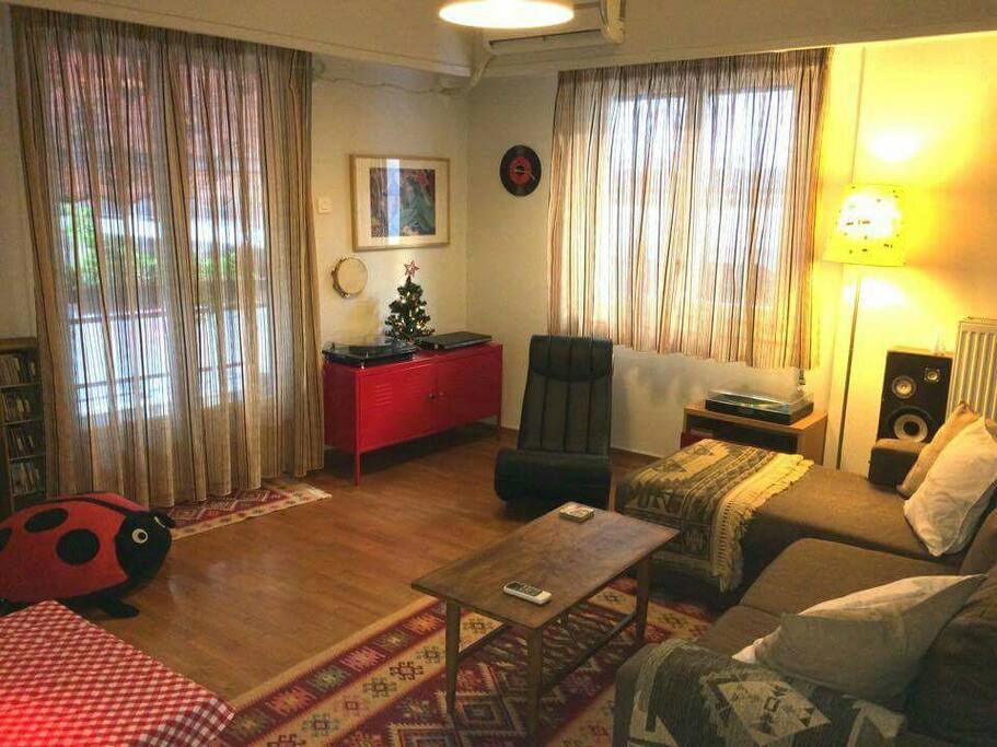 Living-room, ready for Christmas! (can you see the baby-Xmas tree?)