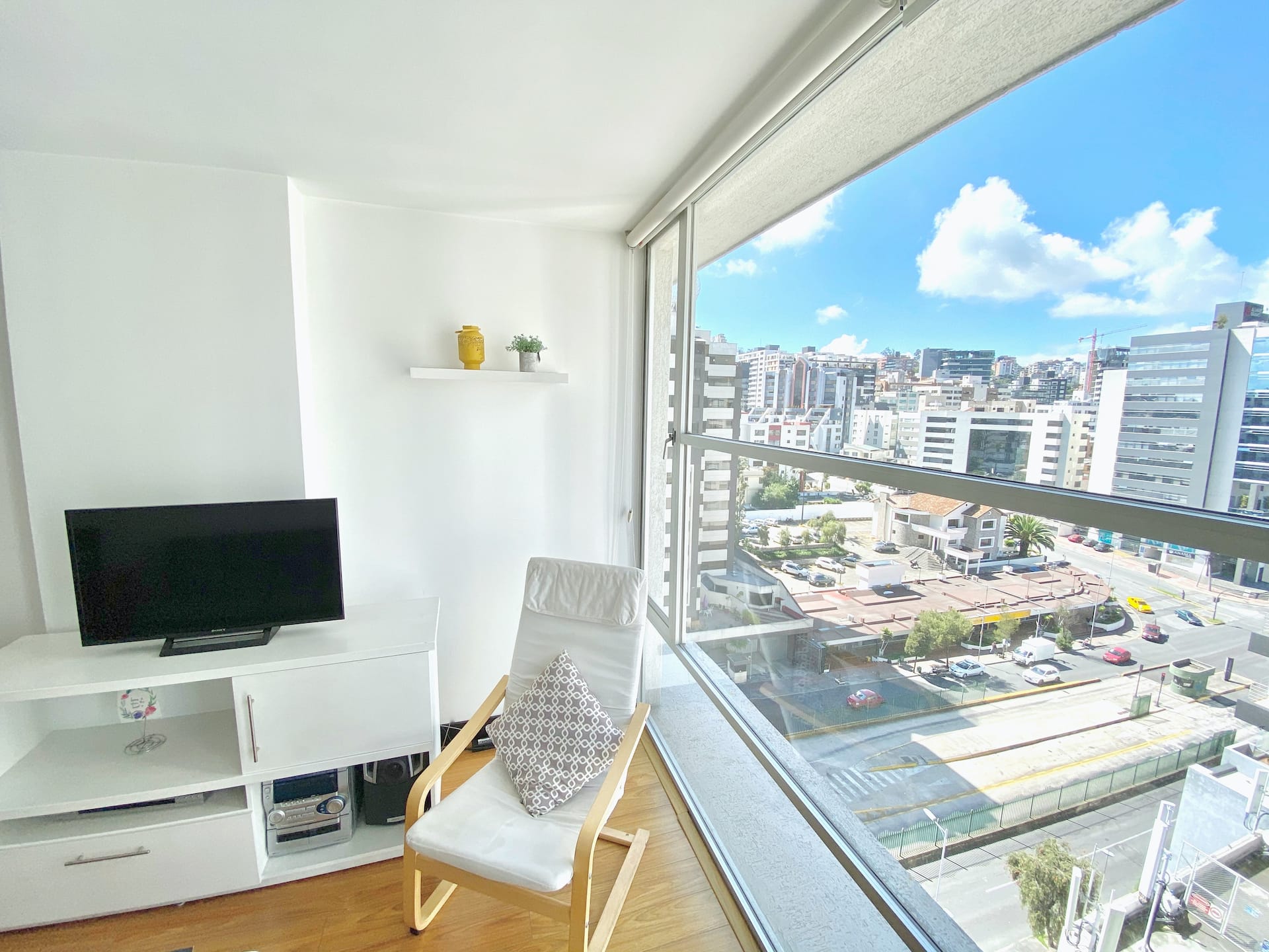 10th Floor Apt: Prime Quito Location