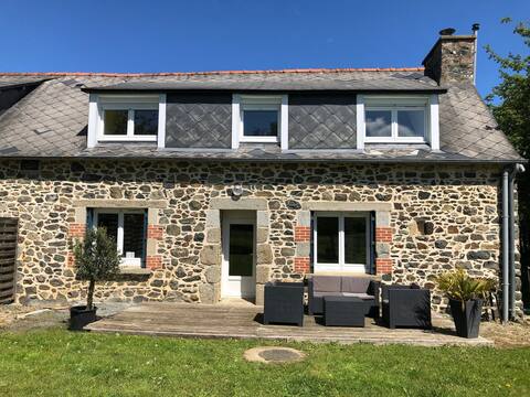 Stone house, near Keravel, GR34