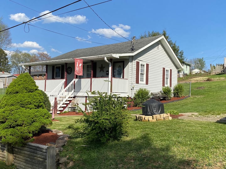 Entire House on “The Avenue” Houses for Rent in Fayetteville, West