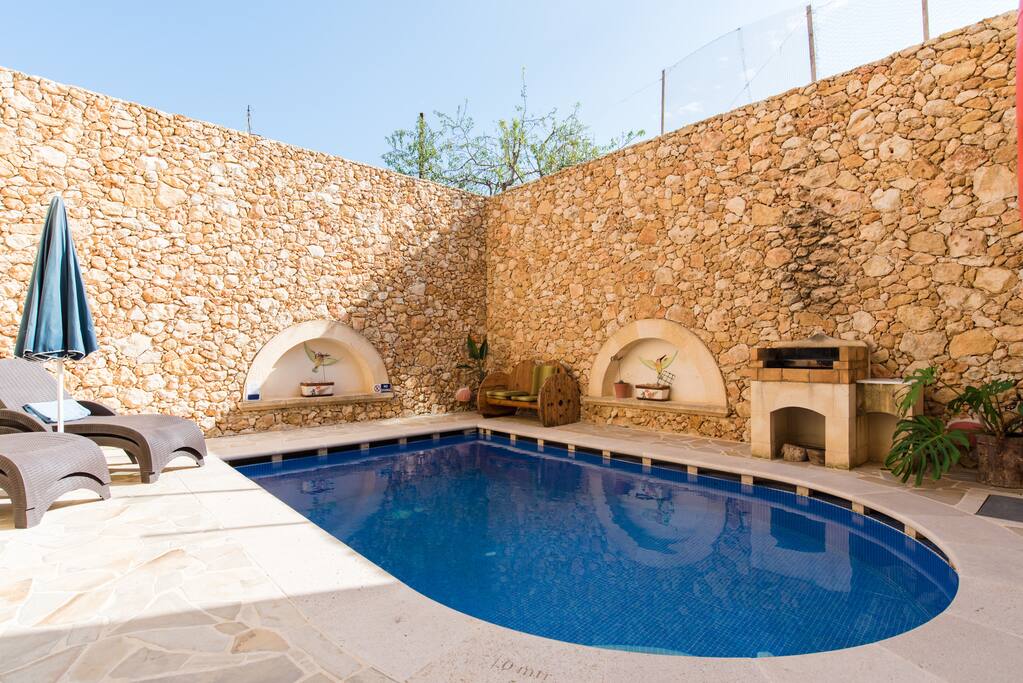 Airbnb Xaghra Gozo | private room pool 2km beach restaurants bars Airbnb Xaghra Gozo | private room pool 2km beach restaurants bars