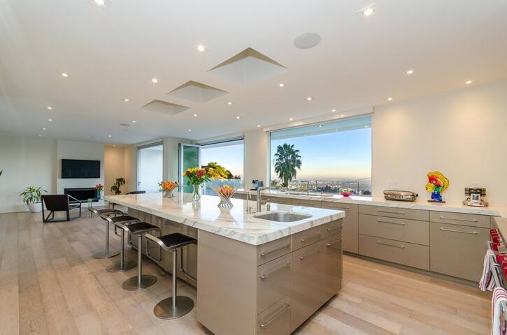 3 Story 4 bd Hilltop Mansion with View of the City gallery image 4