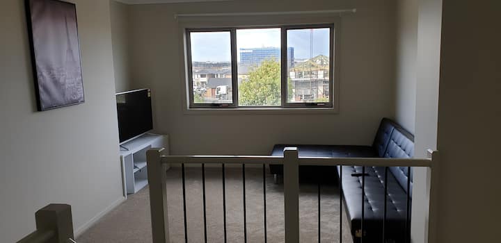Oran Park Luxury Comfort - Campbelltown