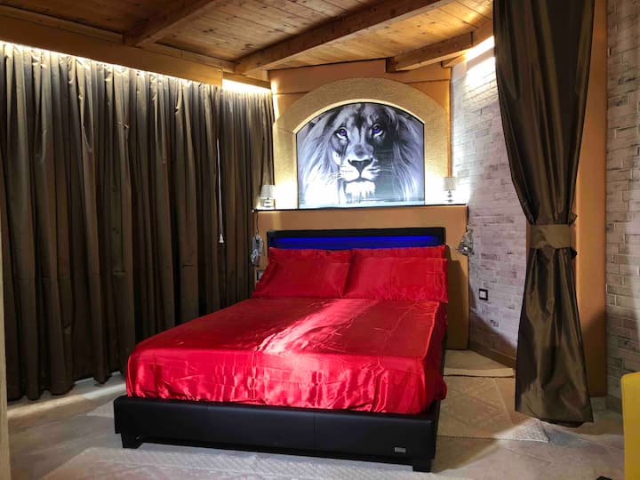 سرير مزدوج، وفتح الستارة، والإطلالة في الحديقة الصغيرة وفي حمام السباحة 