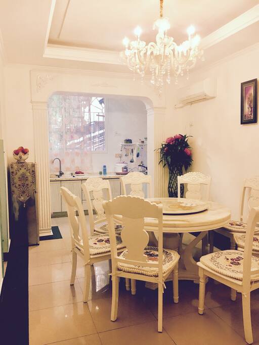 the dining room饭厅
