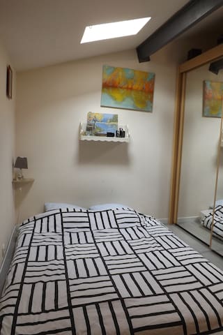 chambre lit queen size au cœur du sauternais