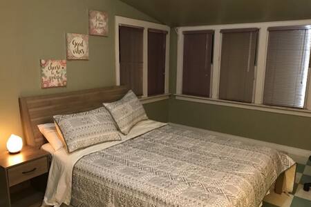 Cozy Room for Rent very close to downtown