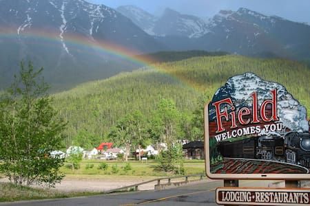 Mount Stephen Guesthouse- Stephen Suite