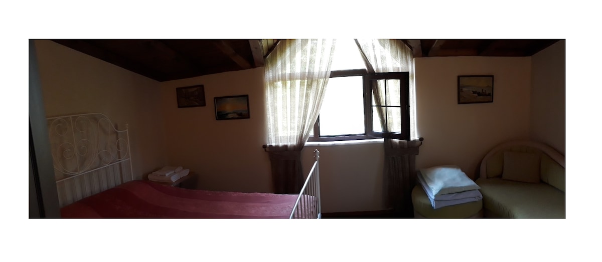 חדר למעלה (מיטה זוגית אחת)