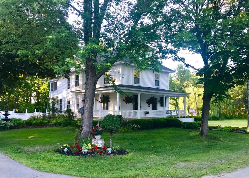 Maine Lakehouse Retreat Houses for Rent in Newport, Maine, United States