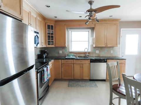 Salt Spray - Seven houses to the sand! Book now