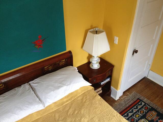 Cheerful Room w/ Great Amenities!