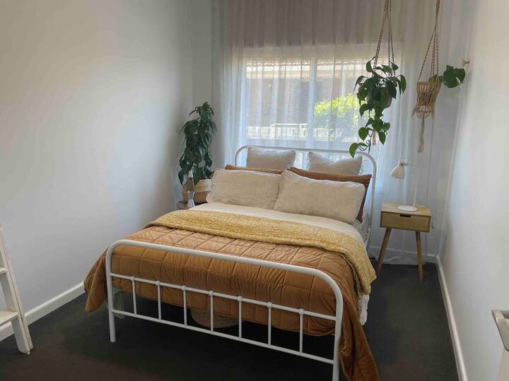 配有双人床的第二间卧室 