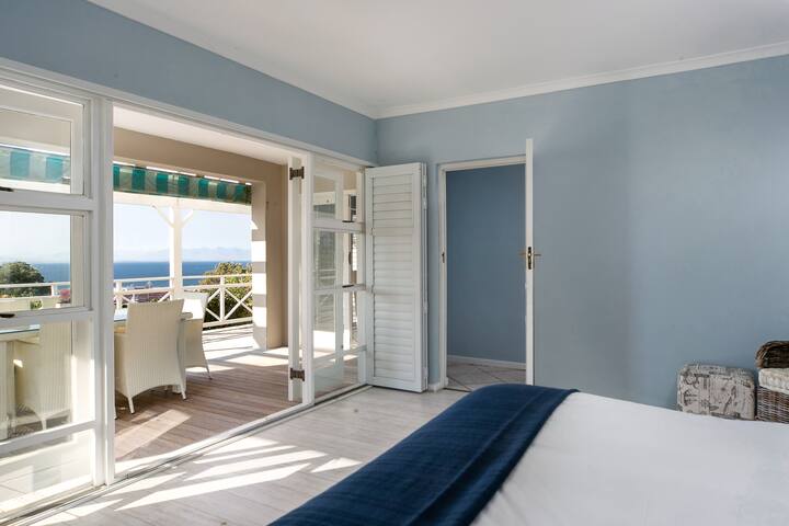 Dolphin Cottage in Simons Town gallery image 4