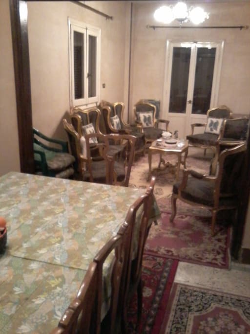 The reception consists of the hall +a guest room with balcony.