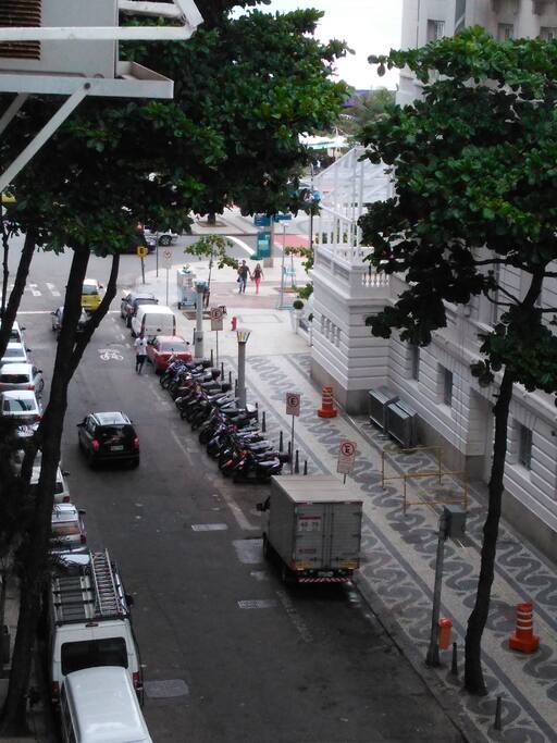 Ao lado do Copacabana Palace. Do AP para a praia.