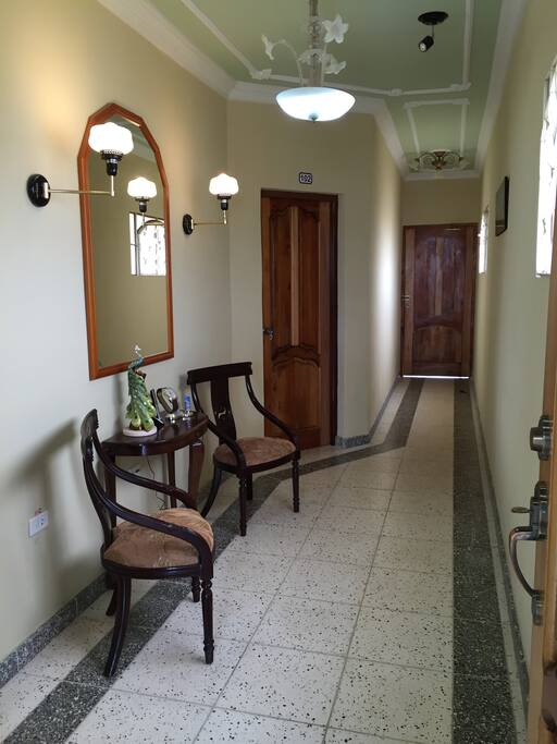 Entrada a la Habitación 102.