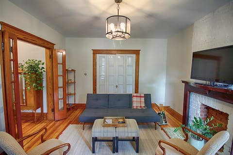 Eric and Jason's Clifton Gaslight Apartment
