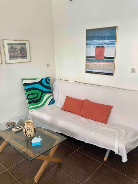 Top performing Airbnb: Waterfront apartment with private pool in Δήμος Μαραθώνος