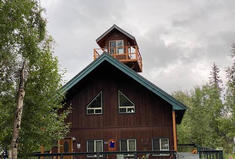 Denali Outpost Large Cozy Cabin