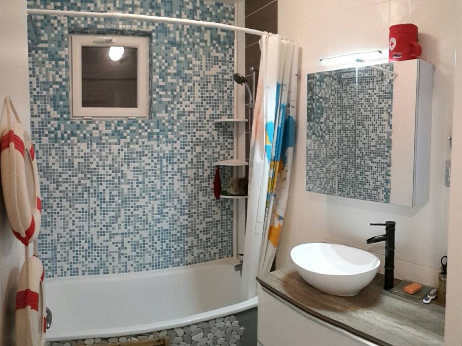 Salle de bain partagée
