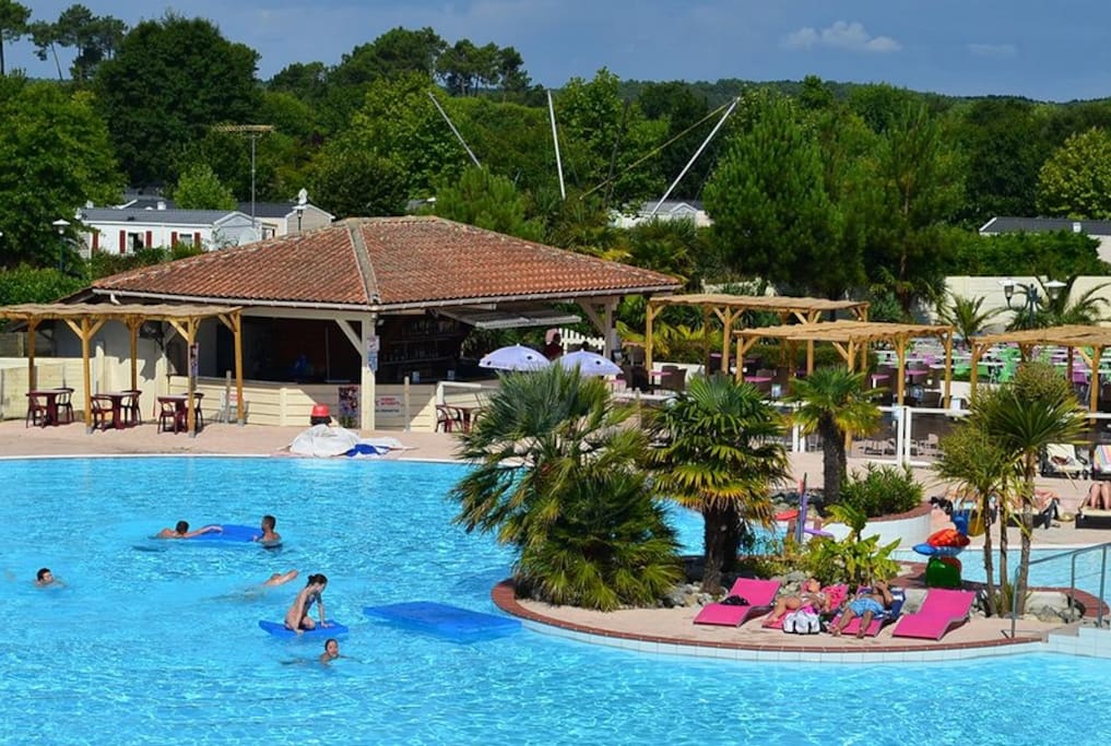 Piscine Extérieur Chauffée 3 bassins + toboggans