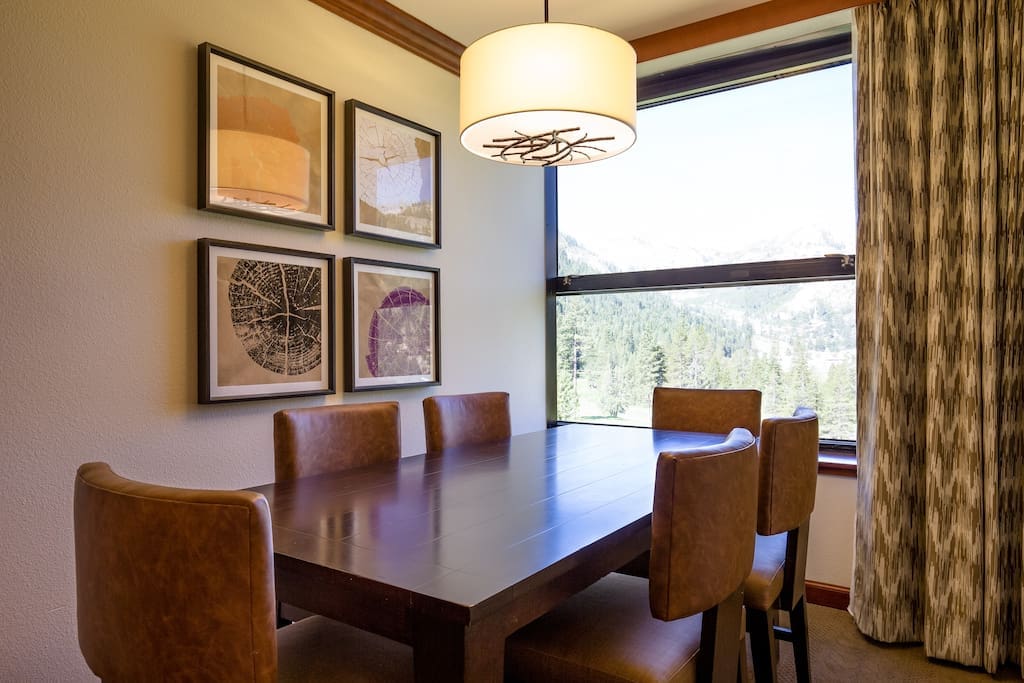 Dining room for 6, overlooking the meadow and the mountains.