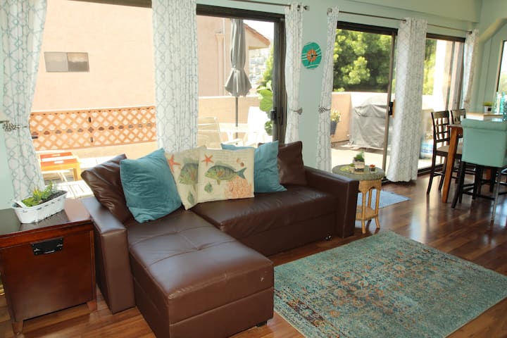 Spacious, View, Bbq, Walk To Beach, Restaurants - Avalon, CA