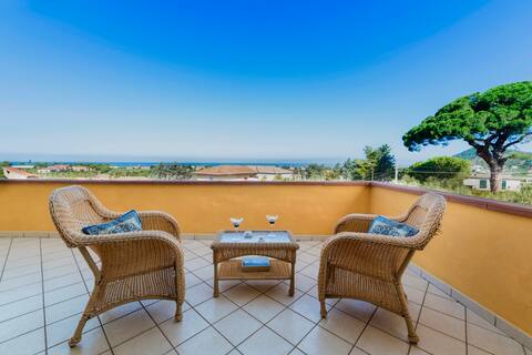 Two villas (20pax), pool & gardens -Unique estate