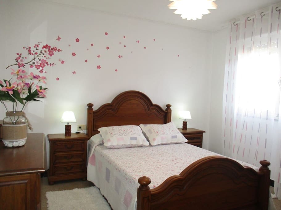 habitación con cama de 1,35m
