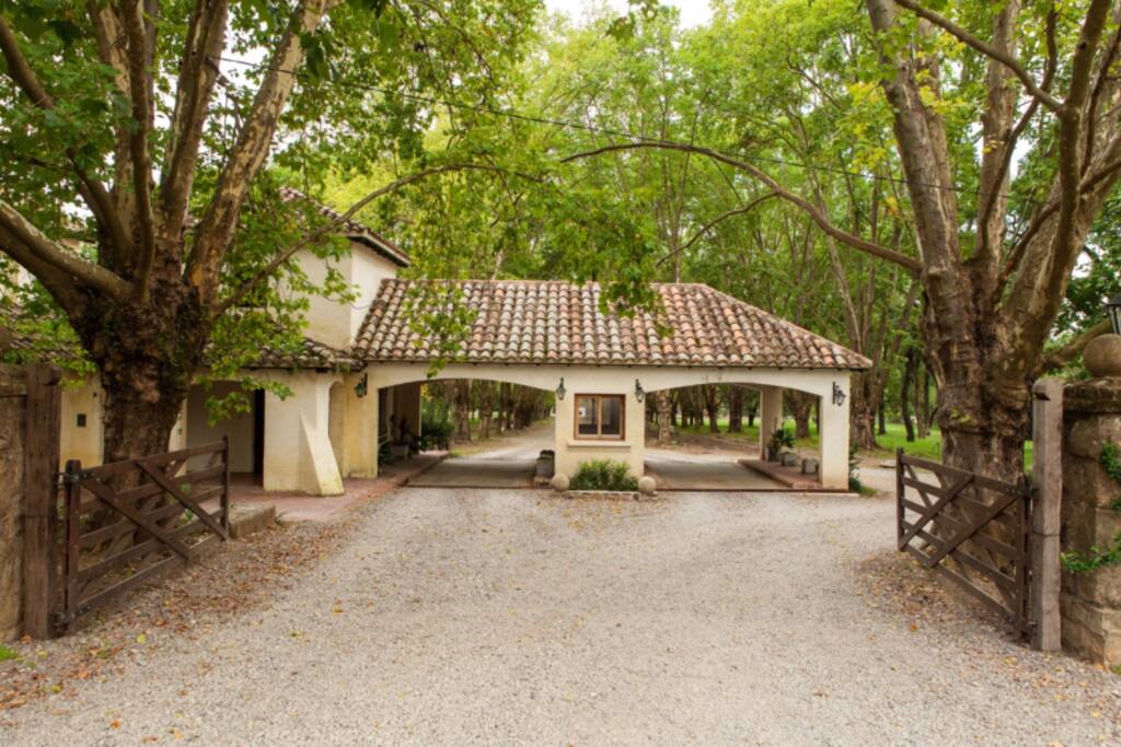 Entrada del barrio privado
