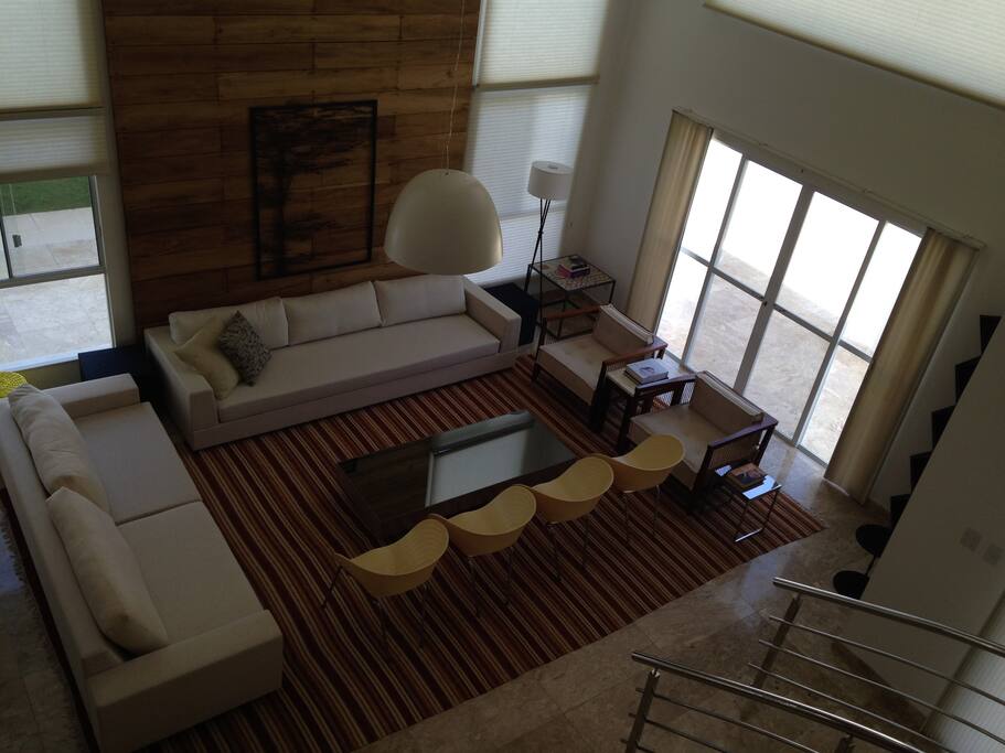 Sala de Estar Climatizada com Pé Direito