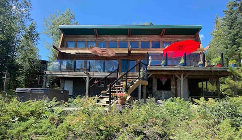 Unique Open Concept Cabin with Private Guest Cabin