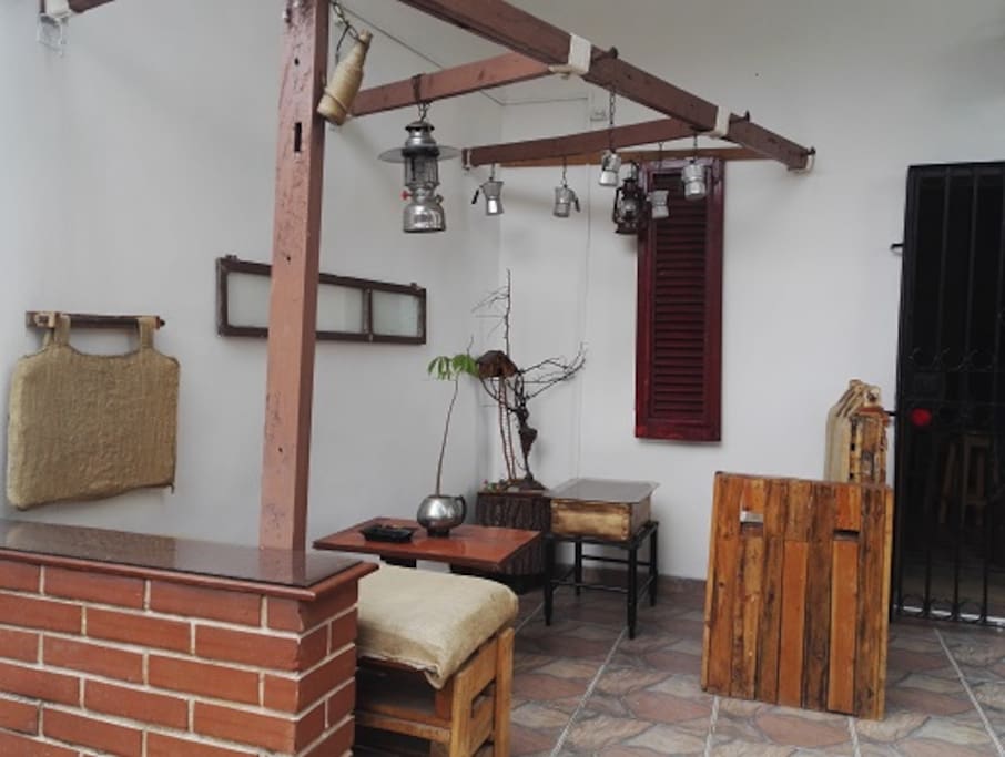 portal con decoracion rustica