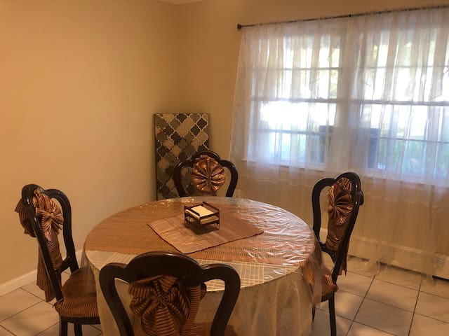 Cozy abode w/ living room, dining room & kitchen