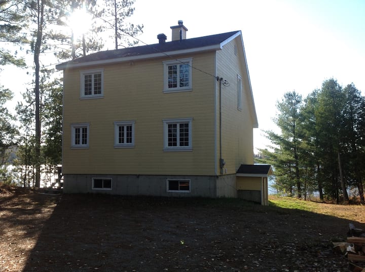 Riverfront Cottage Chalets zur Miete in Sheenboro, Québec, Kanada Airbnb