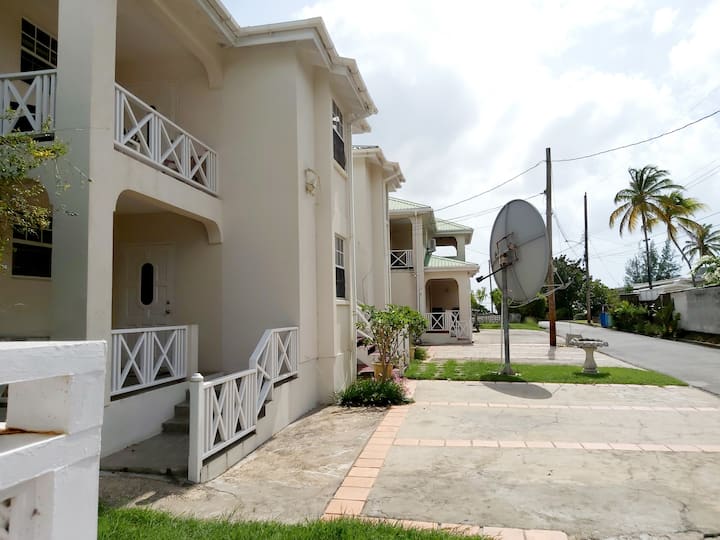 Self catering a/c apartment with maid service Apartments for Rent in